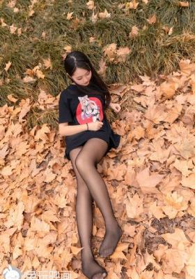 揉着我的奶从后面进去视频